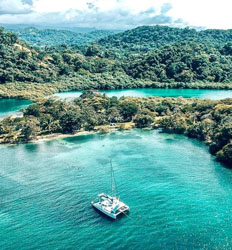 Panama Caribbean Catamaran Cruise: Beaches, Snorkeling & Venas Azules