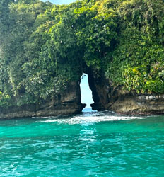 Excursión de un Día Completo en Barco al Escudo de Veraguas – El Paraíso Secreto